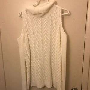 Long sleeve knot sweeter with shoulder cut outs